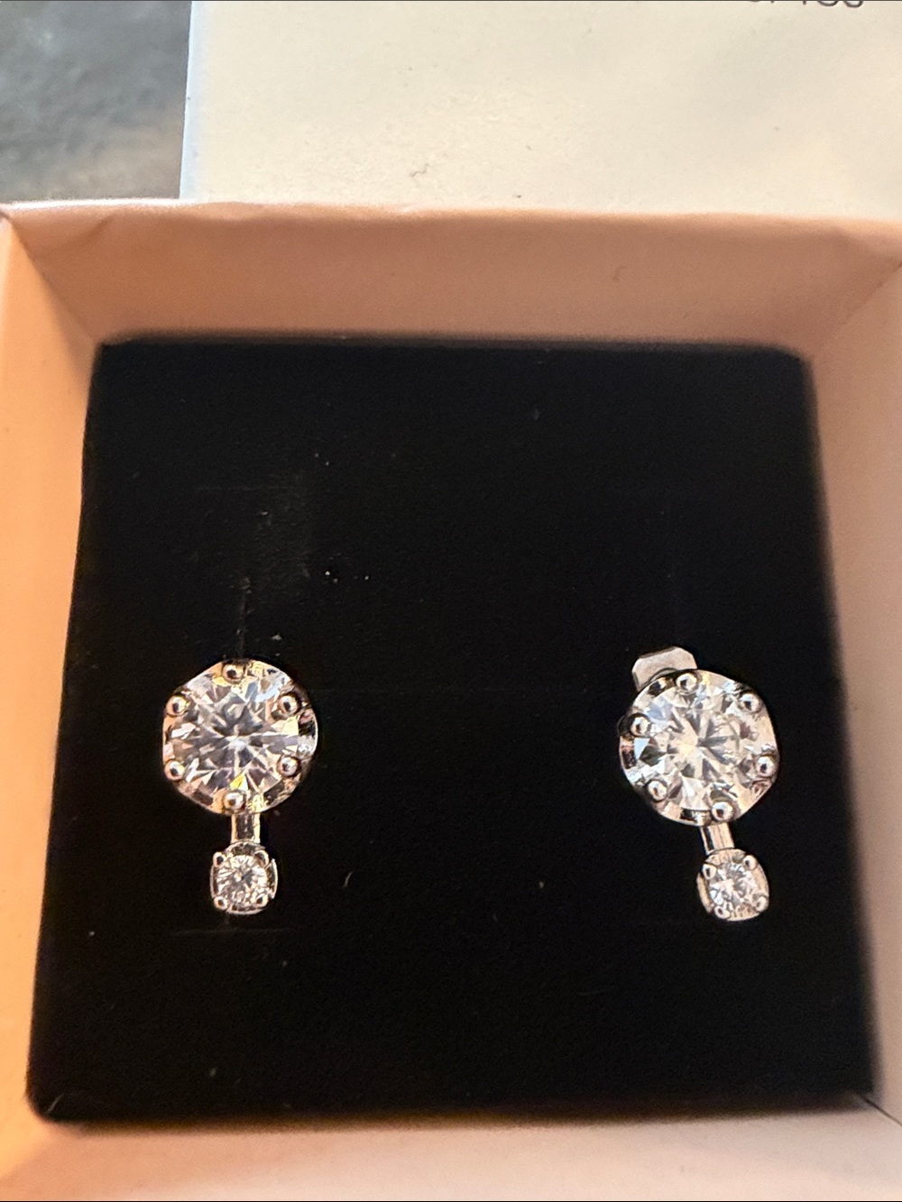 Elegant Silver-Tone Crystal Drop moissante Stud Earrings - Clear